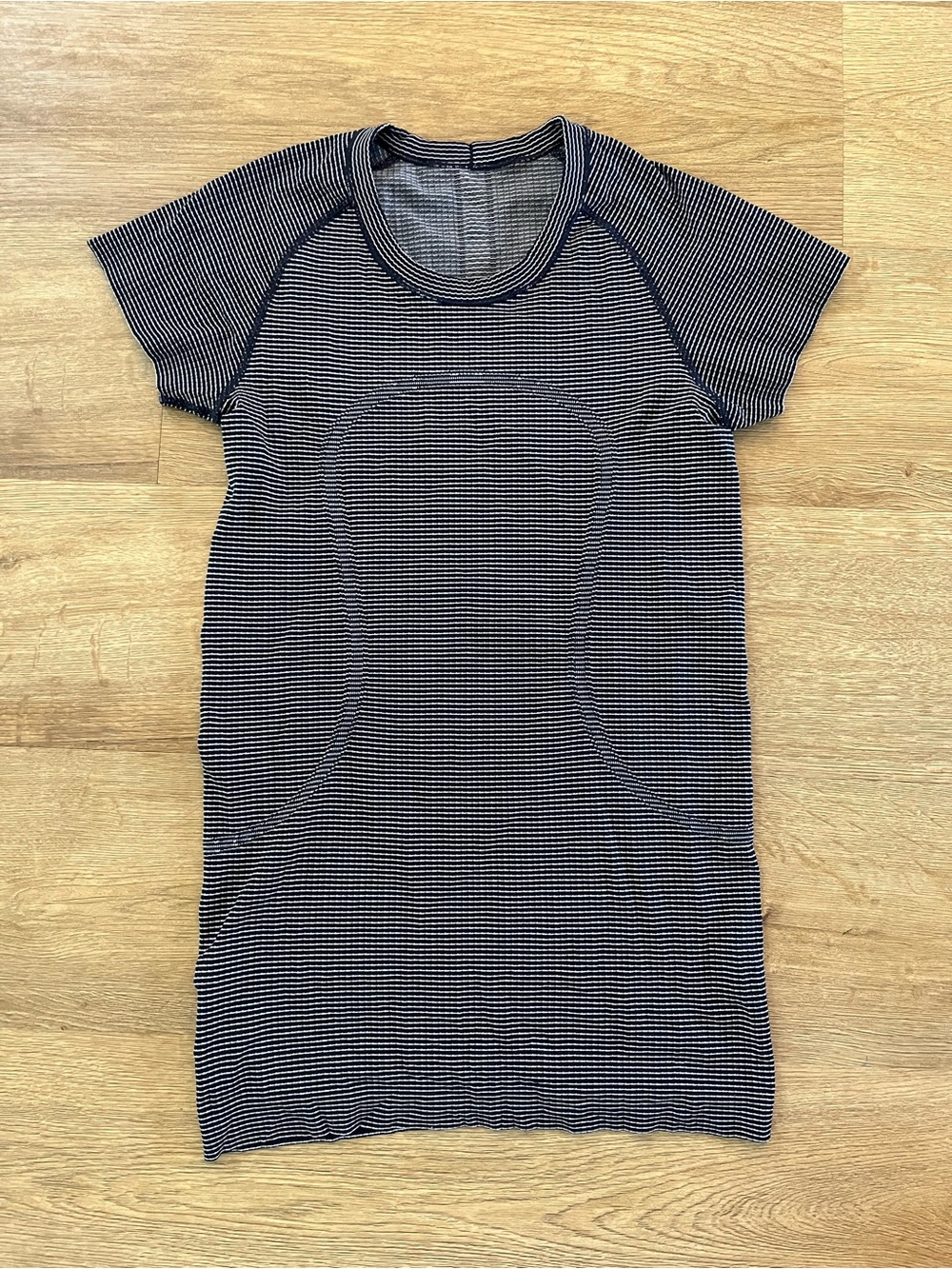 Lululemon Swiftly Tech Short Sleeve Striped Navy Blue and White Size 6